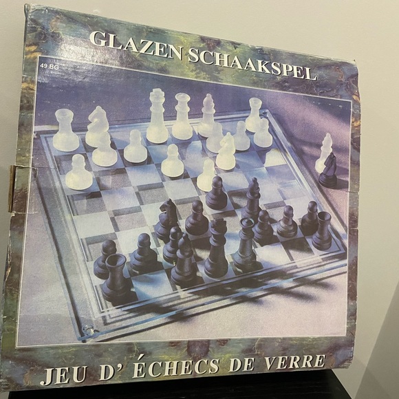 Elegant glass chess set - Picture 5 of 5